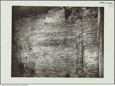 Vorderseite von unbekannt [https://www.deutsche-digitale-bibliothek.de/content/lizenzen/rv-fz/] San Eusebio - Römisches Haus, nördliche Wand des ersten Raumes, bh463806_recto. Foto.