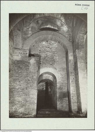 Vorderseite von unbekannt [https://www.deutsche-digitale-bibliothek.de/content/lizenzen/rv-fz/] San Ermete - Inneres zum Eingang, bh463816_recto. Foto.