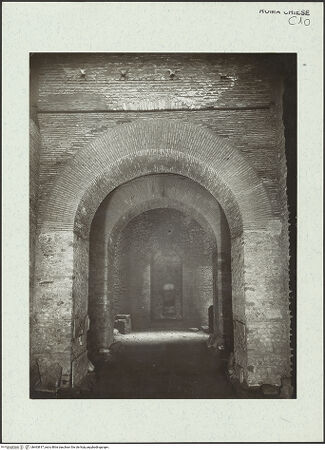 Vorderseite von unbekannt [https://www.deutsche-digitale-bibliothek.de/content/lizenzen/rv-fz/] San Ermete - Inneres zur Apsis, bh463817_recto. Foto.