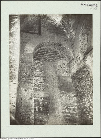 Vorderseite von unbekannt [https://www.deutsche-digitale-bibliothek.de/content/lizenzen/rv-fz/] San Ermete - Erstes Interkolumnium, Wand rechts des Eingangs, bh463891_recto. Foto.