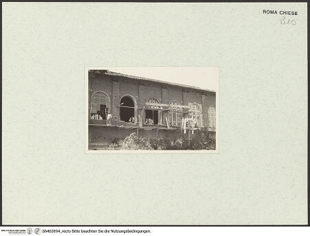 Vorderseite von unbekannt [https://www.deutsche-digitale-bibliothek.de/content/lizenzen/rv-fz/] Santa Balbina - Seitenfront, Obergaden, während der Restaurierung 1928/1938, bh463894_recto. Foto.