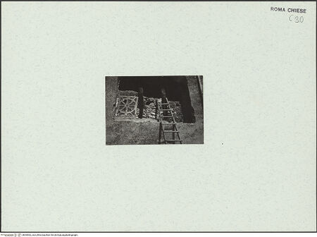 Vorderseite von Sopr.Mon.Laz. [https://www.deutsche-digitale-bibliothek.de/content/lizenzen/rv-fz/] Santa Sabina - Freigelegte Platte (der Schola Cantorum?), bh464062_recto. Foto.