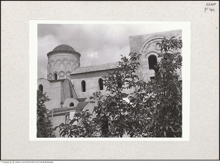 Vorderseite von Bibliotheca Hertziana [https://www.deutsche-digitale-bibliothek.de/content/lizenzen/rv-fz/] San Giovanni del Toro - Linke Flanke, Ansicht von Südosten, Detail, bh464597_recto. Foto.