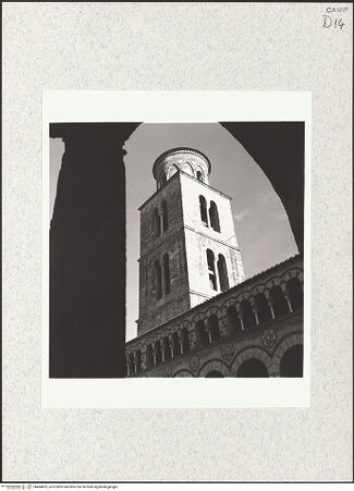 Vorderseite von Bibliotheca Hertziana [https://www.deutsche-digitale-bibliothek.de/content/lizenzen/rv-fz/] Duomo & San Matteo - Ansicht aus dem Westportikus des Atriums, bh464963_recto. Foto: Krautheimer, Richard.