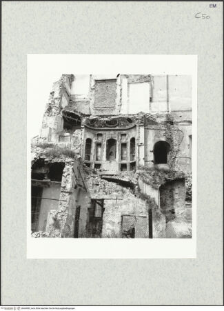 Vorderseite von Bibliotheca Hertziana [https://www.deutsche-digitale-bibliothek.de/content/lizenzen/rv-fz/] Palazzo della Pilotta - Ostfassade (Südseite) nach der Bombardierung von 1944.05.13, bh464985_recto. Foto: Krautheimer, Richard.