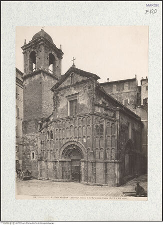 Vorderseite von Alinari [https://www.deutsche-digitale-bibliothek.de/content/lizenzen/rv-ez/] Santa Maria della Piazza - Westfassade und rechte Seite, bh465035_recto. Foto.