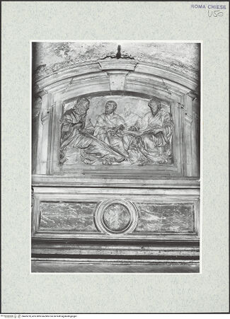 Vorderseite von Sopr. BAS ROMA [https://www.deutsche-digitale-bibliothek.de/content/lizenzen/rv-ez/] Santa Maria in Via LataUnterirdisches Oratorium - Cappella dei SS Luca, Pietro, Marziale e Paolo: Nische mit Altar, bh465278_recto. Foto.