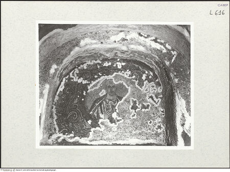 Vorderseite von Bibliotheca Hertziana [https://www.deutsche-digitale-bibliothek.de/content/lizenzen/rv-fz/] Arcosolium mit dem Porträt des Verstorbenen in Mosaik - Gesamtansicht, bh465791_recto. Foto: Savio, Oscar.