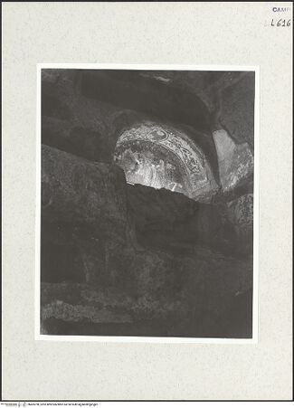 Vorderseite von Bibliotheca Hertziana [https://www.deutsche-digitale-bibliothek.de/content/lizenzen/rv-fz/] Catacombe di San GennaroCripta dei Vescovi - Das letzte in der Krypta eingerichtete Arcosolium, 4 m über Bodenniveau, bh465798_recto. Foto: Savio, Oscar.
