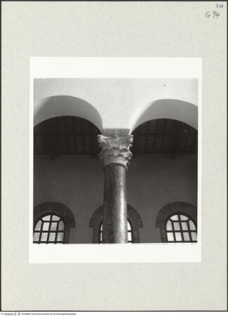 Vorderseite von Bibliotheca Hertziana [https://www.deutsche-digitale-bibliothek.de/content/lizenzen/rv-fz/] San Giovanni EvangelistaInnenraum - Säule der linken Arkade des Langhauses, bh465860_recto. Foto: Krautheimer, Richard.