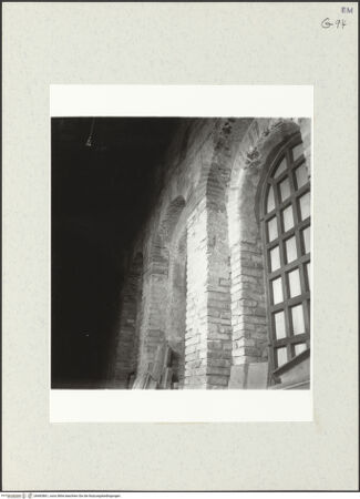 Vorderseite von Bibliotheca Hertziana [https://www.deutsche-digitale-bibliothek.de/content/lizenzen/rv-fz/] San Giovanni EvangelistaInnenraum - Rechte Flanke, Detail des Lichtgadens, bh465861_recto. Foto: Krautheimer, Richard.