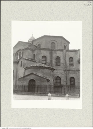 Vorderseite von Bibliotheca Hertziana [https://www.deutsche-digitale-bibliothek.de/content/lizenzen/rv-fz/] San VitaleAußenbau - Nordpastophorium, bh465868_recto. Foto: Krautheimer, Richard.