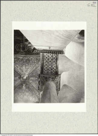 Vorderseite von Bibliotheca Hertziana [https://www.deutsche-digitale-bibliothek.de/content/lizenzen/rv-fz/] San VitaleInnenraumPresbyterium und Apsis - Gewölbe, bh465877_recto. Foto: Krautheimer, Richard.