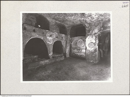 Vorderseite von Bibliotheca Hertziana [https://www.deutsche-digitale-bibliothek.de/content/lizenzen/rv-fz/] Catacombe di San GennaroVestibolo Superiore - Südostecke, bh465893_recto. Foto: Savio, Oscar.