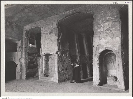 Vorderseite von Bibliotheca Hertziana [https://www.deutsche-digitale-bibliothek.de/content/lizenzen/rv-fz/] Catacombe di San GennaroVestibolo Inferiore - Rückwand, bh465896_recto. Foto: Savio, Oscar.