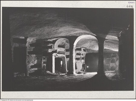 Vorderseite von unbekannt [https://www.deutsche-digitale-bibliothek.de/content/lizenzen/rv-fz/] Catacombe di San GennaroCatacomba Superiore - Mittlere Wand, bh466449_recto. Foto: Savio, Oscar.