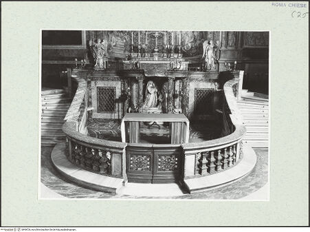 Vorderseite von Sopr. BAS ROMA [https://www.deutsche-digitale-bibliothek.de/content/lizenzen/rv-ez/] Santa Maria Nova - Altar della Confessione, Blick in die Confessio, bh466726_recto. Foto.