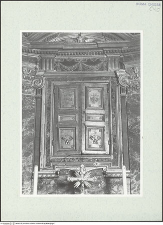 Vorderseite von Sopr. BAS ROMA [https://www.deutsche-digitale-bibliothek.de/content/lizenzen/rv-ez/] Hochaltar - Detail: Ikonentabernakel, bh466738_recto. Foto.