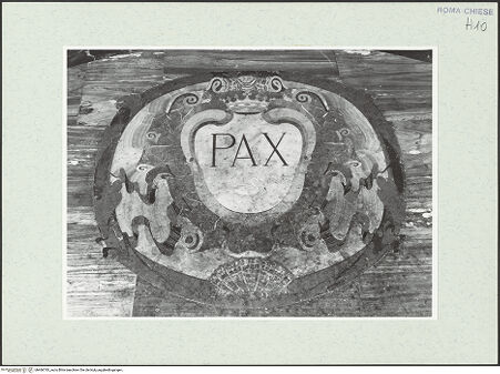 Vorderseite von Sopr. BAS ROMA [https://www.deutsche-digitale-bibliothek.de/content/lizenzen/rv-ez/] Santa Maria Nova - 3. Kapelle rechts (di Santa Francesca Romana), Paviment, Detail: Inschrift über der Gruft des Oblatenordens, bh466743_recto. Foto.