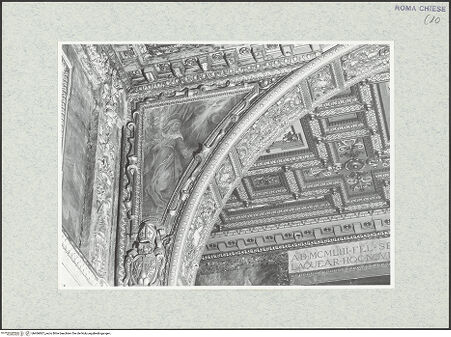 Vorderseite von Sopr. BAS ROMA [https://www.deutsche-digitale-bibliothek.de/content/lizenzen/rv-ez/] Santa Maria Nova - Triumphbogen, linker Zwickel mit Maria und dem Wappen von Kardinal Sfrondati, bh466867_recto. Foto.