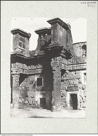 Vorderseite von unbekannt [https://rightsstatements.org/page/CNE/1.0/] Nerva-ForumColonnacce - Historische Aufnahme, bh467007_recto. Foto.