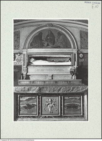 Vorderseite von Sopr. BAS ROMA [https://www.deutsche-digitale-bibliothek.de/content/lizenzen/rv-ez/] Grabmal der heiligen Francesca Romana - , bh467232_recto. Foto.