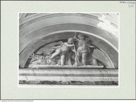 Vorderseite von Sopr. BAS ROMA [https://www.deutsche-digitale-bibliothek.de/content/lizenzen/rv-ez/] Putten mit Symbolen des Triumphes des christlichen Glaubens - , bh467240_recto. Foto.