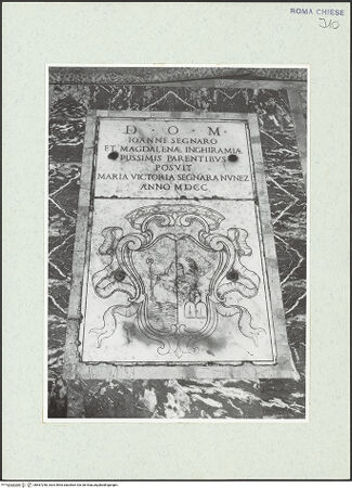 Vorderseite von Sopr. BAS ROMA [https://www.deutsche-digitale-bibliothek.de/content/lizenzen/rv-ez/] Inschrift zum Gedenken an Giovanni Segnaro und Maddalena Inghirami - , bh467248_recto. Foto.