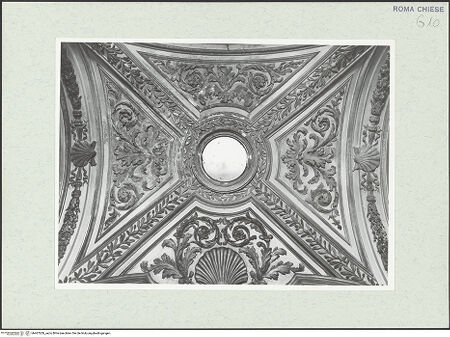 Vorderseite von Sopr. BAS ROMA [https://www.deutsche-digitale-bibliothek.de/content/lizenzen/rv-ez/] Santa Maria Nova - 2. Kapelle rechts (di San Benedetto), Gewölbe, vergoldeter Stuck, 1937, bh467659_recto. Foto.