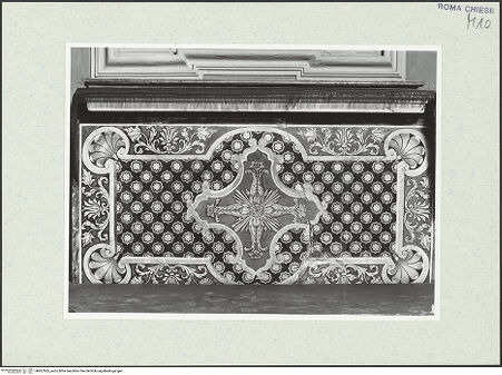 Vorderseite von Sopr. BAS ROMA [https://www.deutsche-digitale-bibliothek.de/content/lizenzen/rv-ez/] 1. Kapelle links (della Natività), Altar, 19. Jh., bh467665_recto. Foto.