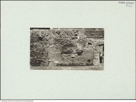 Vorderseite von Archivio fotografico delle antichità e belle arti [https://www.deutsche-digitale-bibliothek.de/content/lizenzen/rv-ez/] Santa Maria in Portico - Mauerwerk (Substruktionen?), bh467704_recto. Foto.