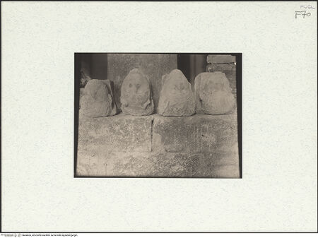 Vorderseite von Bibliotheca Hertziana [https://www.deutsche-digitale-bibliothek.de/content/lizenzen/rv-fz/] Konsolen der Zwerggalerie - Konsolköpfe der südlichen Zwerggalerie (während der Restaurierung abgenommen), bh468505_recto. Foto.