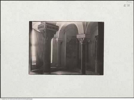 Vorderseite von unbekannt [https://www.deutsche-digitale-bibliothek.de/content/lizenzen/rv-fz/] CattedraleKrypta - Blick in die nördliche Seitenapsis von Nordwesten, bh468519_recto. Foto.