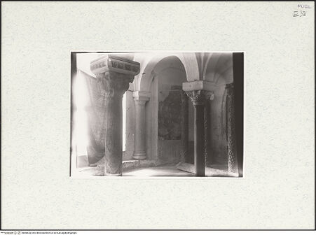 Vorderseite von unbekannt [https://www.deutsche-digitale-bibliothek.de/content/lizenzen/rv-fz/] CattedraleKrypta - Blick in die nördliche Seitenapsis von Nordwesten, bh468520_recto. Foto.