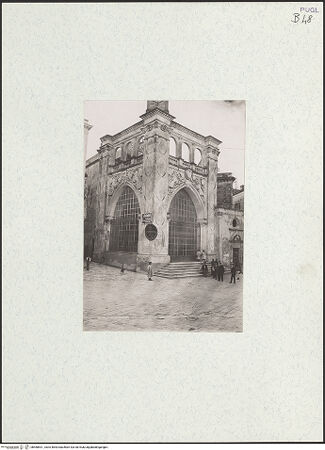 Vorderseite von unbekannt [https://www.deutsche-digitale-bibliothek.de/content/lizenzen/rv-ez/] Palazzo del Seggio / Il Sedile - Blick auf die Loggia zur Piazza San Oronzo, bh468531_recto. Foto.