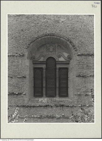 Vorderseite von Lieberman, Ralph [https://www.deutsche-digitale-bibliothek.de/content/lizenzen/rv-ez/] Santissima AnnunziataHauptfassade - Mittelfenster, bh468941_recto. Foto: Lieberman, Ralph.