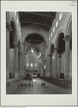 Vorderseite von Lieberman, Ralph [https://www.deutsche-digitale-bibliothek.de/content/lizenzen/rv-ez/] Pieve di Santa Maria - Blick in Richtung Presbyterium, bh468946_recto. Foto: Lieberman, Ralph.