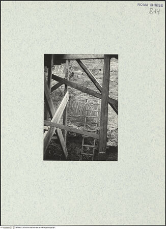 Vorderseite von unbekannt [https://www.deutsche-digitale-bibliothek.de/content/lizenzen/rv-fz/] Santi Quattro Coronati - Substruktionen unter dem einstigen nördlichen Seitenschiff, Ecke zum Stützpfeiler?, aus Norden, bh469021_recto. Foto.