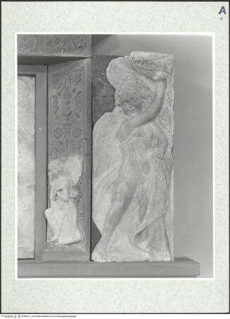 Vorderseite von Lieberman, Ralph [https://www.deutsche-digitale-bibliothek.de/content/lizenzen/rv-ez/] Tabernakel mit Madonna, Kind und Engeln - Detail: rechter Engel, bh469211_recto. Foto.