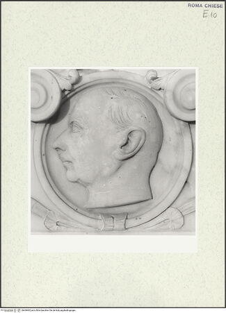 Vorderseite von Sopr. BAS ROMA [https://www.deutsche-digitale-bibliothek.de/content/lizenzen/rv-ez/] Grabmal von Marchese Alfredo Dusmet - Detail: Medaillon mit dem Profilporträt des Marchese Alfredo Dusmet, bh469485_recto. Foto.
