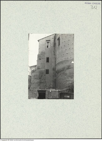 Vorderseite von unbekannt [https://www.deutsche-digitale-bibliothek.de/content/lizenzen/rv-ez/] Santi Quattro Coronati - Apsis und westliche Mauer, bh469621_recto. Foto.