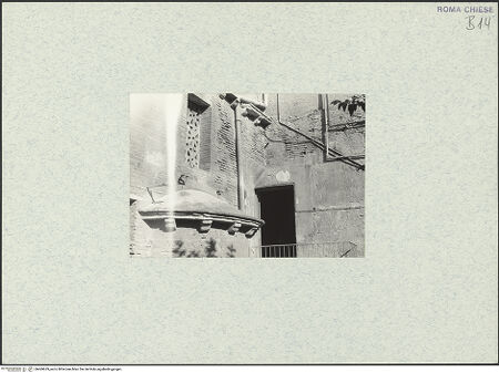 Vorderseite von unbekannt [https://www.deutsche-digitale-bibliothek.de/content/lizenzen/rv-ez/] Santi Quattro Coronati - Südliches Seitenschiff, südliche Außenwand, Ecke zur östlichen Mauer der Cappella di Santa Barbara, bh469629_recto. Foto.