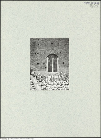Vorderseite von unbekannt [https://www.deutsche-digitale-bibliothek.de/content/lizenzen/rv-fz/] Santo Stefano Rotondo - Tambour, Äußeres, Detail: Fenster, bh470027_recto. Foto.