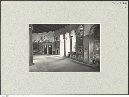 Vorderseite von ICCD [https://www.deutsche-digitale-bibliothek.de/content/lizenzen/rv-ez/] Santo Stefano RotondoDeambulatorium - Deambulatorium, östlicher Abschnitt mit den Säulen der Kapelle der heiligen Primus und Felician, bh470030_recto. Foto.