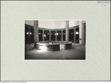 Vorderseite von ICCD [https://www.deutsche-digitale-bibliothek.de/content/lizenzen/rv-ez/] Santo Stefano Rotondo - Inneres, Zentrum mit okotgonaler Balustrade, bh470031_recto. Foto.