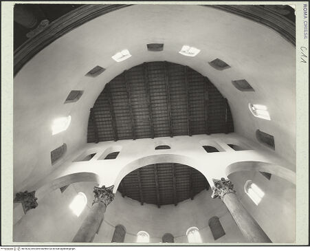 Vorderseite von Bibliotheca Hertziana [https://www.deutsche-digitale-bibliothek.de/content/lizenzen/rv-fz/] Santo Stefano Rotondo - Inneres, Blick in den Tambour zum Dach, bh470243_recto. Foto: Savio, Oscar.