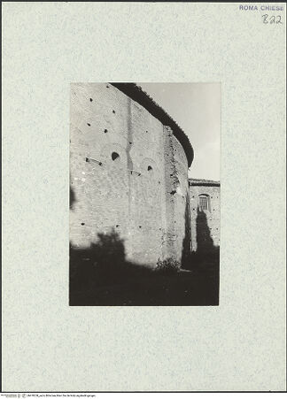 Vorderseite von Corbett, Spencer [https://www.deutsche-digitale-bibliothek.de/content/lizenzen/rv-ez/] Santo Stefano Rotondo - Arkaden der südlichen Kapelle und Pfeiler am Übergang zum südöstlichen Sektor, bh470258_recto. Foto: Corbett, Spencer.