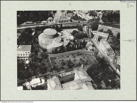 Vorderseite von Fotocielo [https://www.deutsche-digitale-bibliothek.de/content/lizenzen/rv-ez/] Santo Stefano Rotondo - Luftaufnahme, bh470265_recto. Foto.