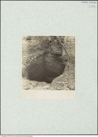 Vorderseite von Corbett, Spencer [https://www.deutsche-digitale-bibliothek.de/content/lizenzen/rv-ez/] Santo Stefano Rotondo - Nordwestlicher Sektor?, Fundamente (Ausgrabungen 1956), bh470282_recto. Foto: Corbett, Spencer.