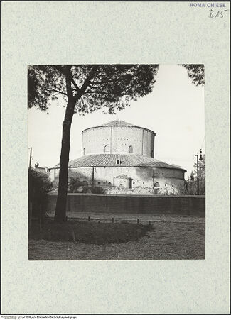 Vorderseite von Fototeca dell'Unione Internazionale presso l'American Academy in Rome [https://www.deutsche-digitale-bibliothek.de/content/lizenzen/rv-ez/] Santo Stefano Rotondo - Aus Westen, bh470290_recto. Foto.